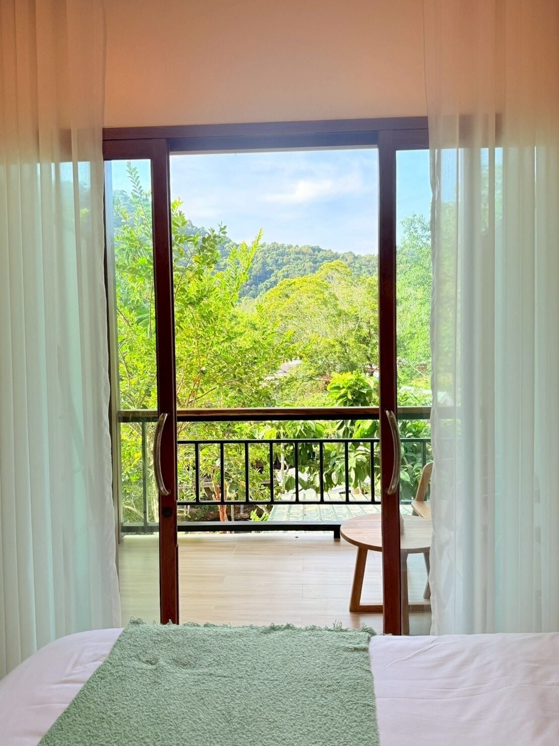 Chambre Standard, balcon, vue colline | Vue de la chambre