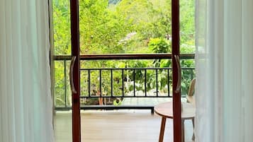 Chambre Standard, balcon, vue colline | Vue de la chambre