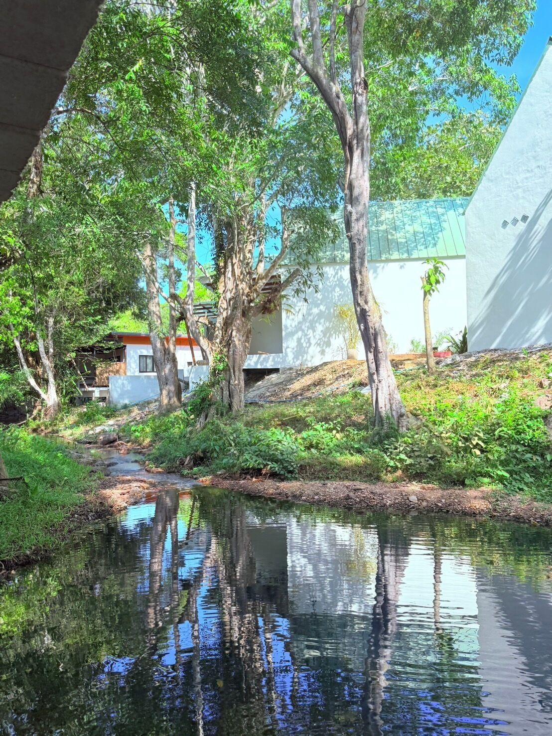 Deluxe River View | Free WiFi