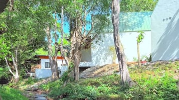 Deluxe River View | Free WiFi