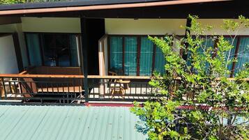 Standard-huone, parveke, näköala mäelle | Terassi/patio