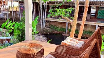 Villa With Garden View | Hiên