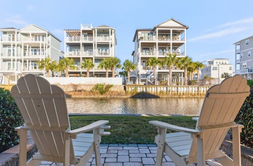 Shell Yeah! 4BR/3BA Waterfront Stay on Ocean Isle’s West End