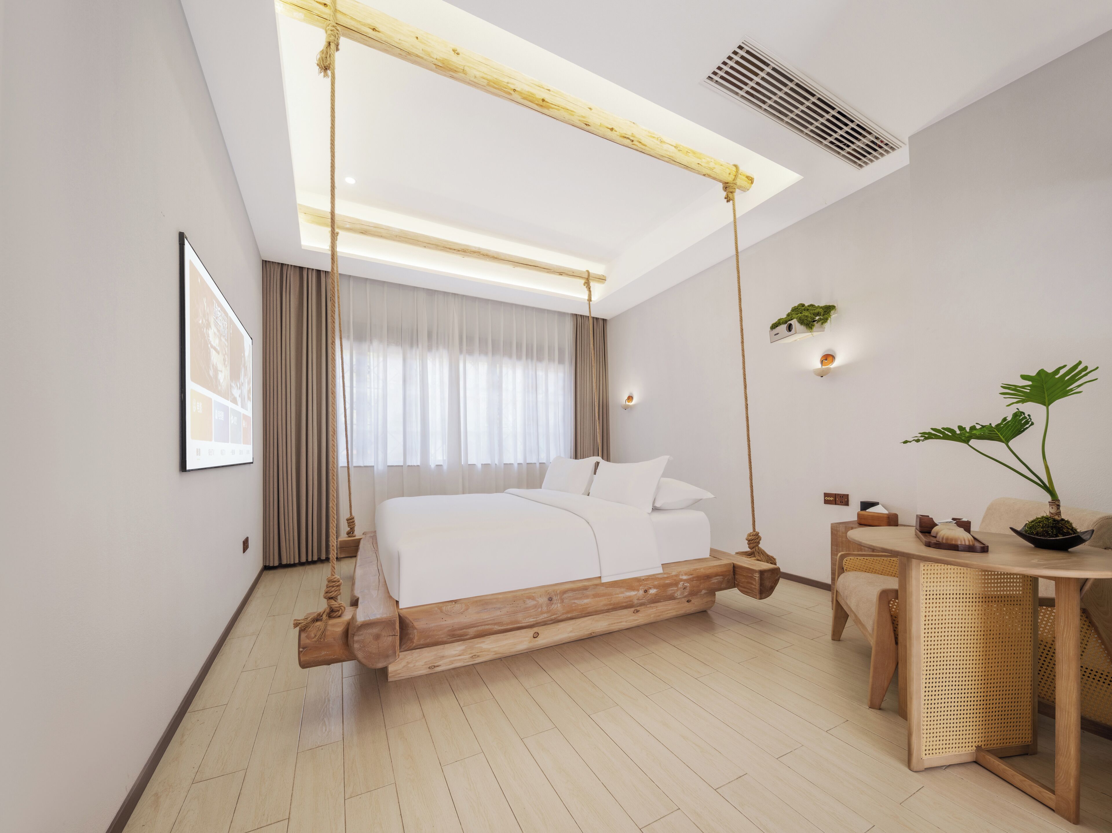 Habitación básica doble, vistas al patio | Ropa de cama de alta calidad, edredones de plumas, decoración individual