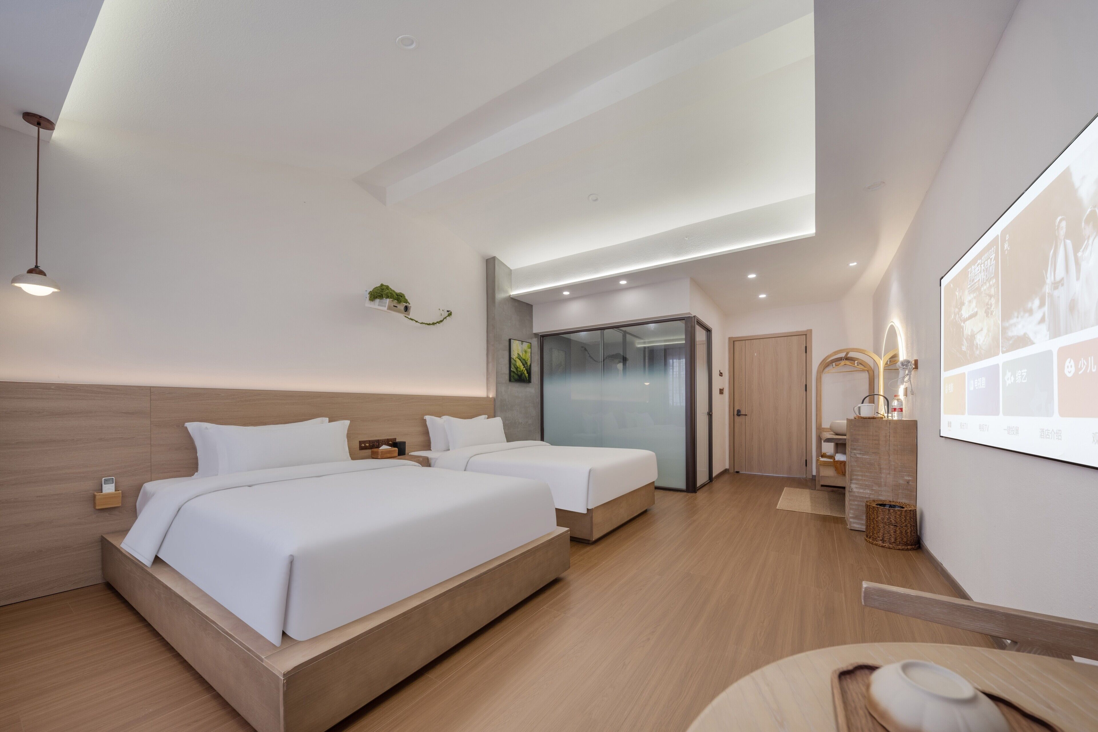 Habitación clásica doble, vistas al patio | Ropa de cama de alta calidad, edredones de plumas, decoración individual