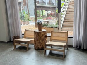 المنشأة من الخارج