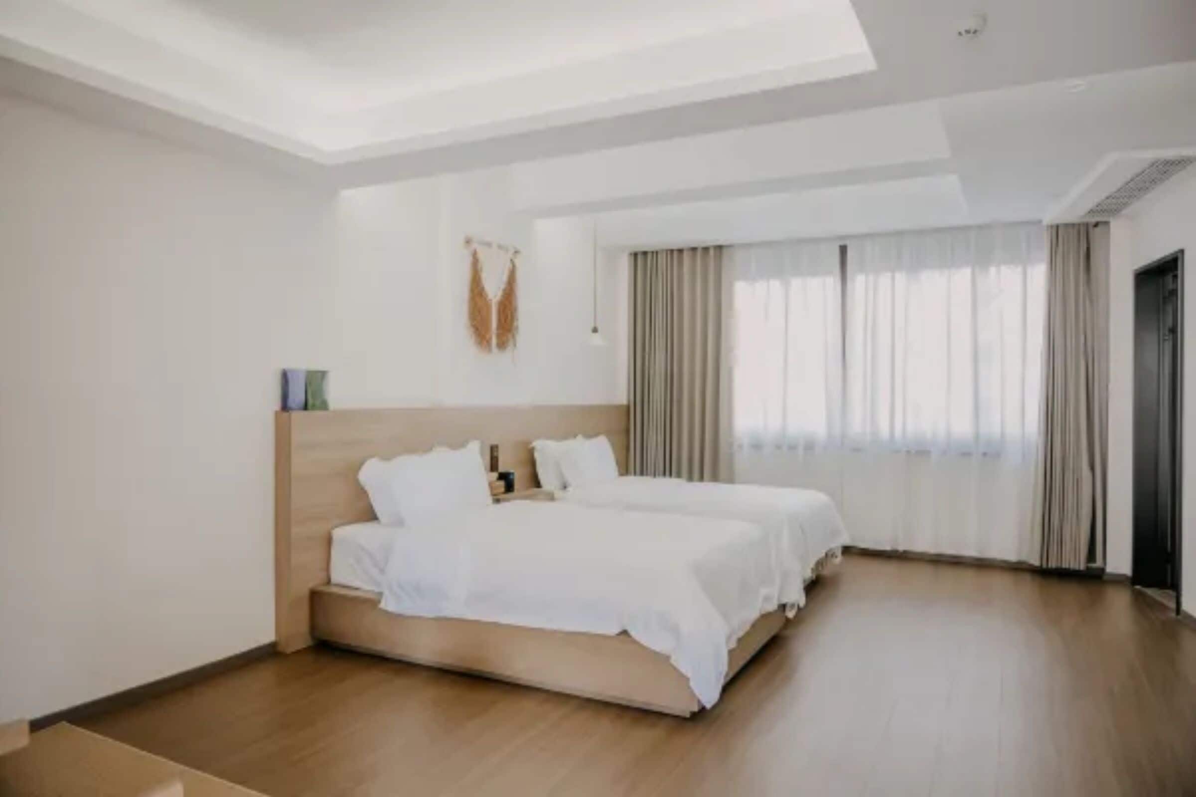 Habitación de lujo doble, vistas al patio | Ropa de cama de alta calidad, edredones de plumas, decoración individual