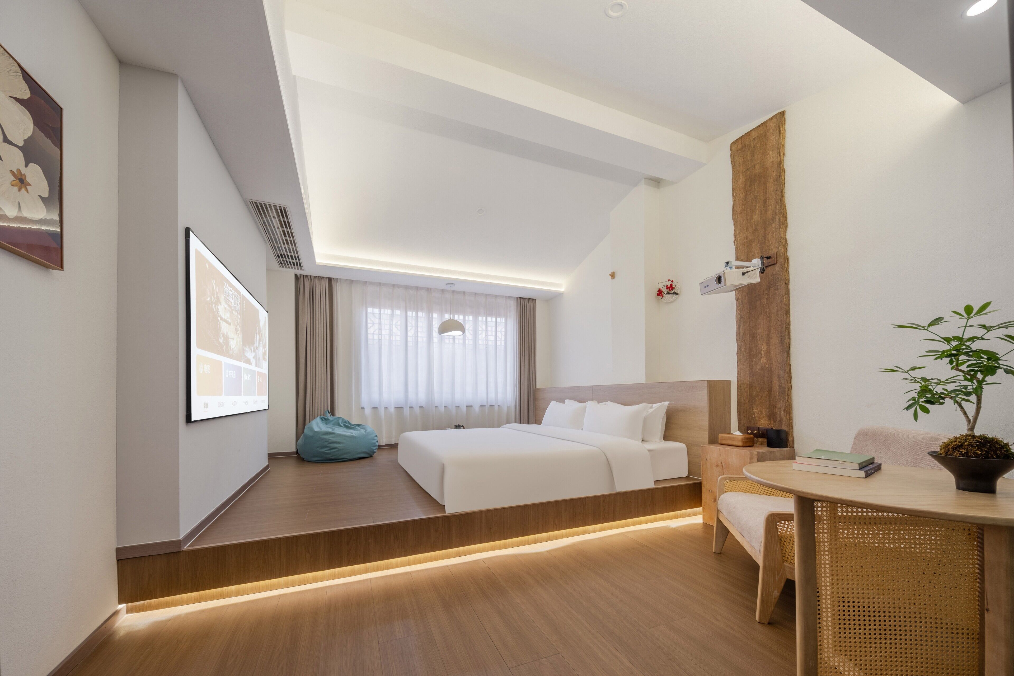 Habitación Confort doble, vistas al patio | Ropa de cama de alta calidad, edredones de plumas, decoración individual