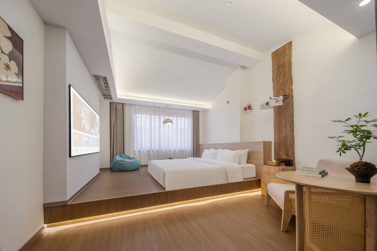 Dobbeltrom – comfort, bakgårdsutsikt | Sengetøy av topp kvalitet, dundyner og individuelt dekorert