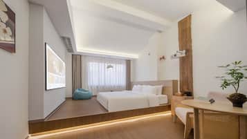 Habitación doble Confort, vista al patio | Ropa de cama de alta calidad, edredón y decoración personalizada