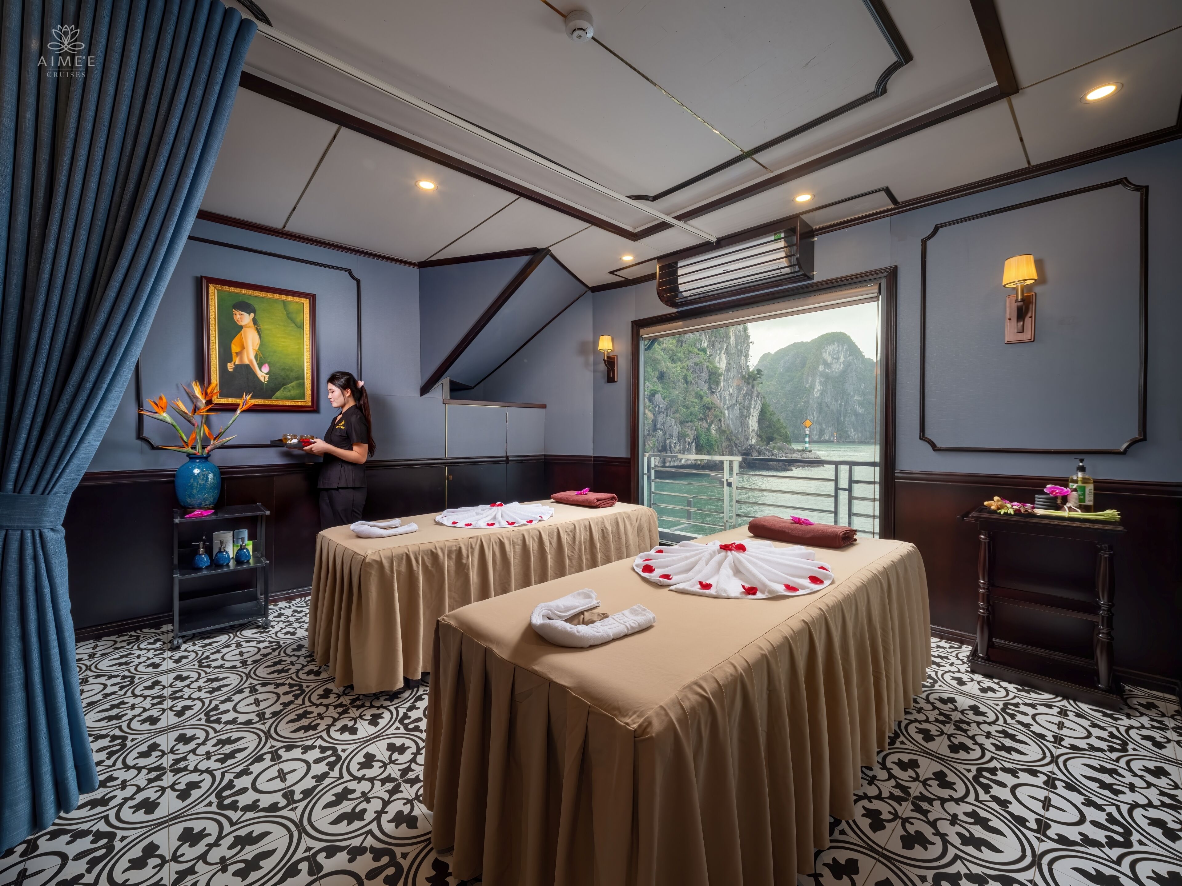 Couples treatment room(s), body treatments, aromatherapy