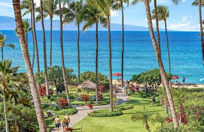 On the beach - Maui Resort Rentals: Kaanapali Alii - 4BR Retreat with  Ocean and Mountain Views! (Lahaina)