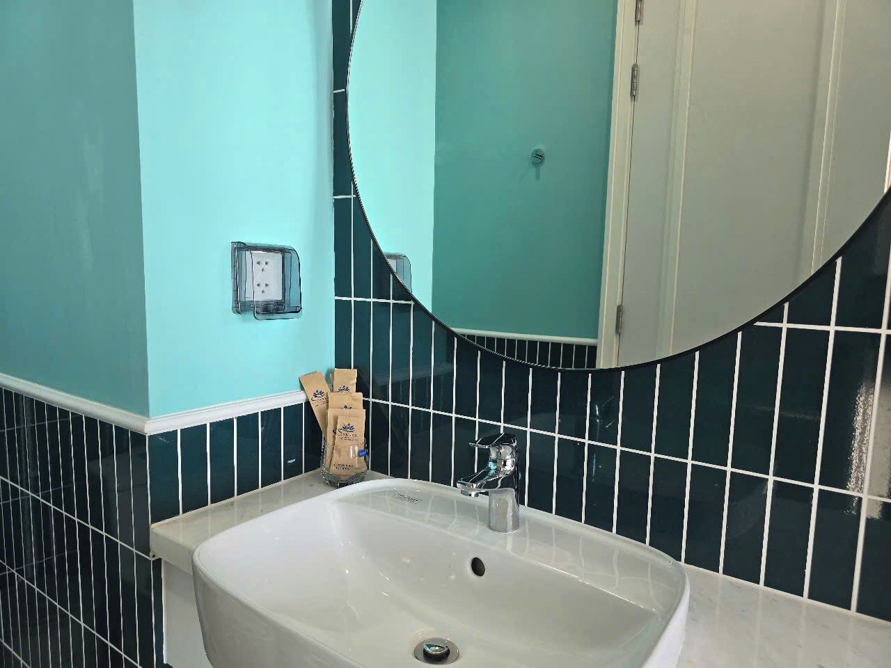 Superior Apartment, Balcony, Beach View | Bathroom | Free toiletries, hair dryer, towels, soap