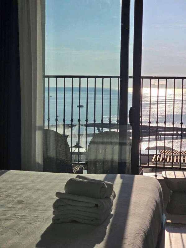 Desk, laptop workspace, free WiFi - Marina Hillside Condotel (An Thoi)