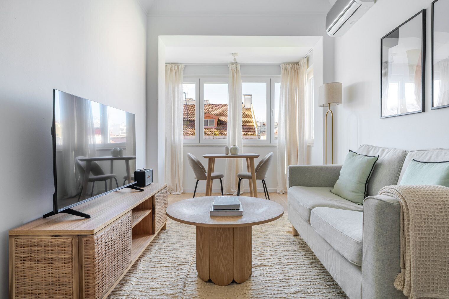 Télévision, chaîne hi-fi