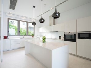 Microwave, dishwasher, coffee/tea maker - Malaiwana - Penthouse (B1) by Elite Havens (A. Thalang)