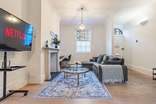Modern | Spacious | Luxury 4 Bed in Camden Town