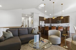 スマートテレビ、暖炉、書庫