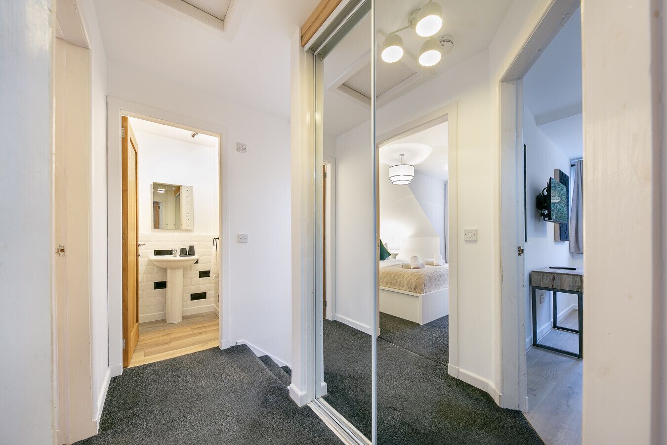 Bureau, fer et planche à repasser, Wi-Fi, literie fournie