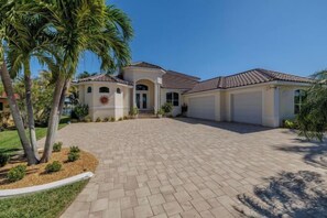 Room - Villa Skye (Cape Coral)