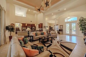 Room - Villa Skye (Cape Coral)