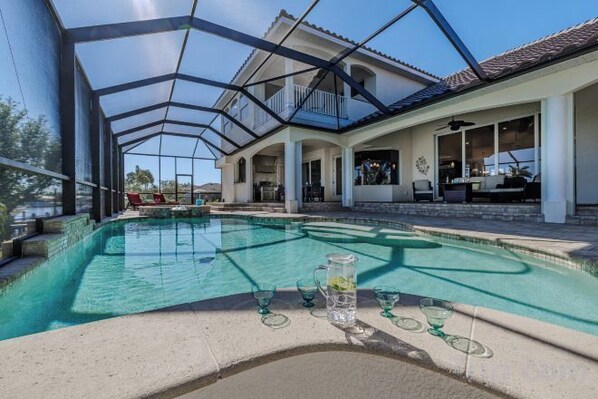 Unclassified image, 1 of 14, button - Villa Skye (Cape Coral)