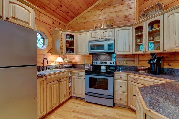 Refrigerador, microondas, horno y parrilla de estufa 