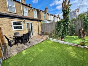 Outdoor dining - Wimbledon Tennis House (London)
