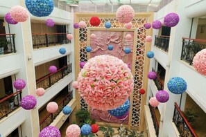 المنشأة من الداخل