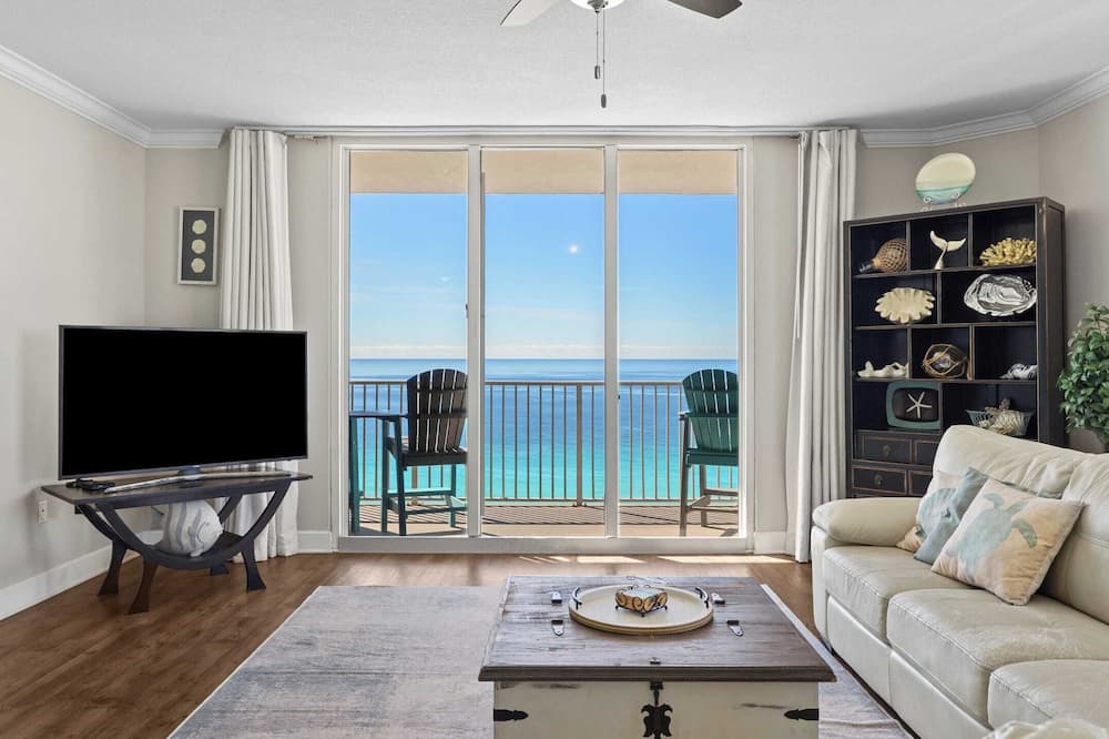 Gulf-front PCB Condo w/ Balcony, Resort Amenities, Game Room, Pools & Beach Gear Tortuga 1301 by Avantstay - Panama City Beach