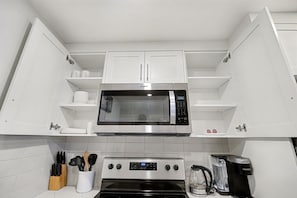 Micro-ondes, four, plaque de cuisson, lave-vaisselle