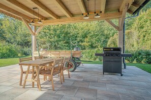 Outdoor dining - Vila Trate Škedenj 2, Ljutomer, Slovenia (Ljutomer)