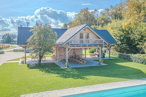 Family Barn Room w/ Shared Pool Škedenj 1, Ljutomer, Slovenia