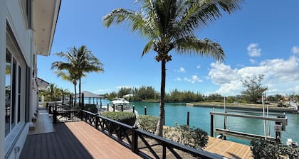 4-bedroom estate in fantastic Freeport with cool AC