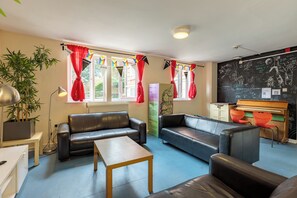 Lobby sitting area - Student Only Brooke Hall (London)
