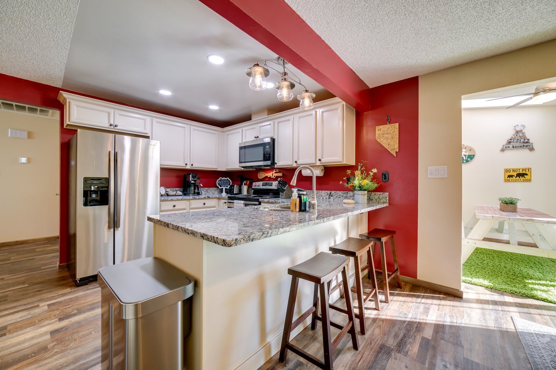 Microondas, horno, parrilla de estufa y lavavajillas 