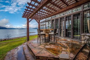 Outdoor dining - Curated Retreat w/ Dock, Spa Suites & Chef’s Kitchen (Hope)