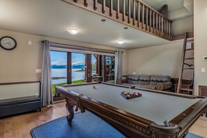 Games room - Lakefront Estate | Hot tub and Private Boat Dock (Hope)
