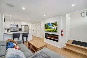 TV, fireplace