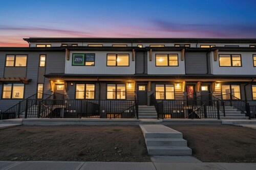 Deluxe Mahogany Lake Getaway | Sleeps 4