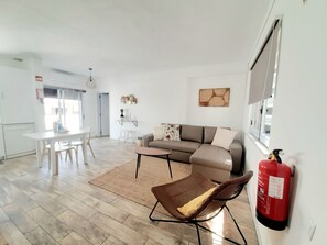 TV - Patrick - Sunny Way by Interhome (Albufeira)