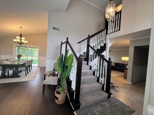 Bright & Spacious 5BR Home Near Disneyland & Beaches w/ Ample Parking & RV