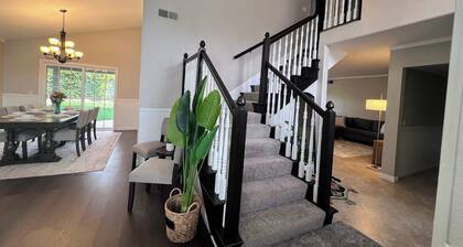 Bright & Spacious 5BR Home Near Disneyland & Beaches w/ Ample Parking & RV