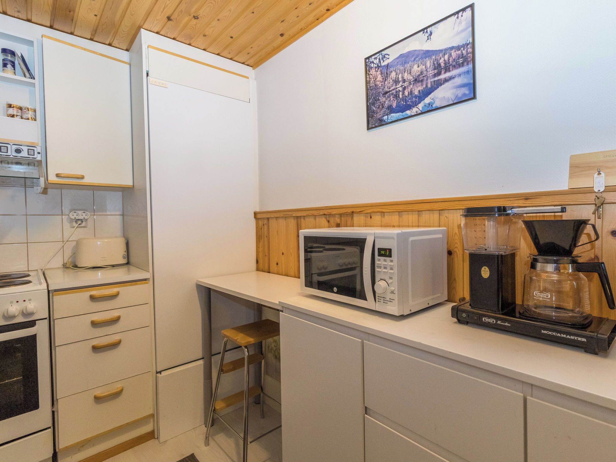 Jääkaappi, mikroaaltouuni, astianpesukone