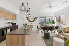 Interior - Cozy & Modern Deebing 4-Bedroom Gateway (Deebing Heights)