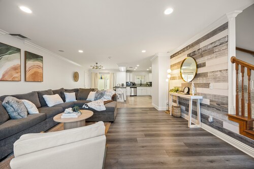 Newport Beach Escape, AC, Parking,Game Room, Large group, Patio, Grill, Family's