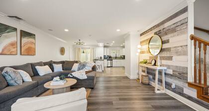 Newport Beach Escape, AC, Parking,Game Room, Large group, Patio, Grill, Family's