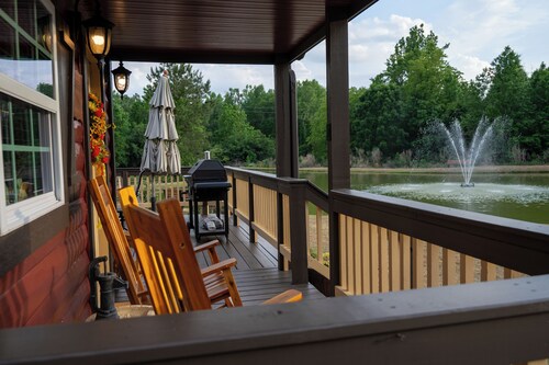 Queen’s Landing Cabin - 300 Acre Farm Stay Near I-95 & Fort Bragg!