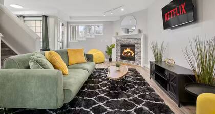 *Bow River Views* Spacious Downtown House with Stunning Bow River Views