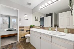 Bathroom - *Bow River Views* Spacious Downtown House with Stunning Bow River Views (Calgary)